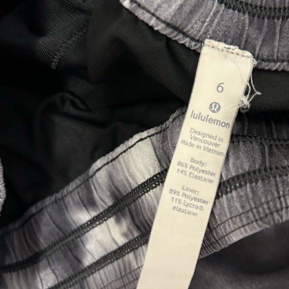 Lululemon Seek The Heat Shorts, size 6 - Picture 6 of 7
